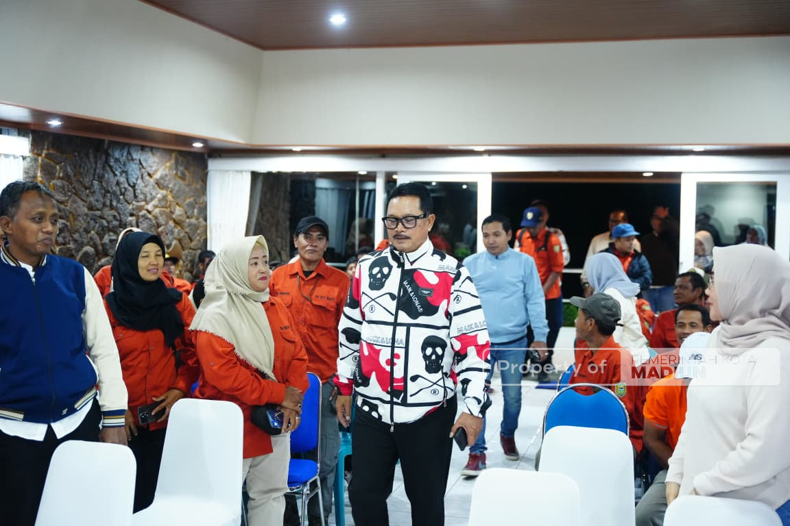 Tingkatkan Sinergi Pegawai, DLH Kota Madiun Gelar Sosialisasi dan Team Building