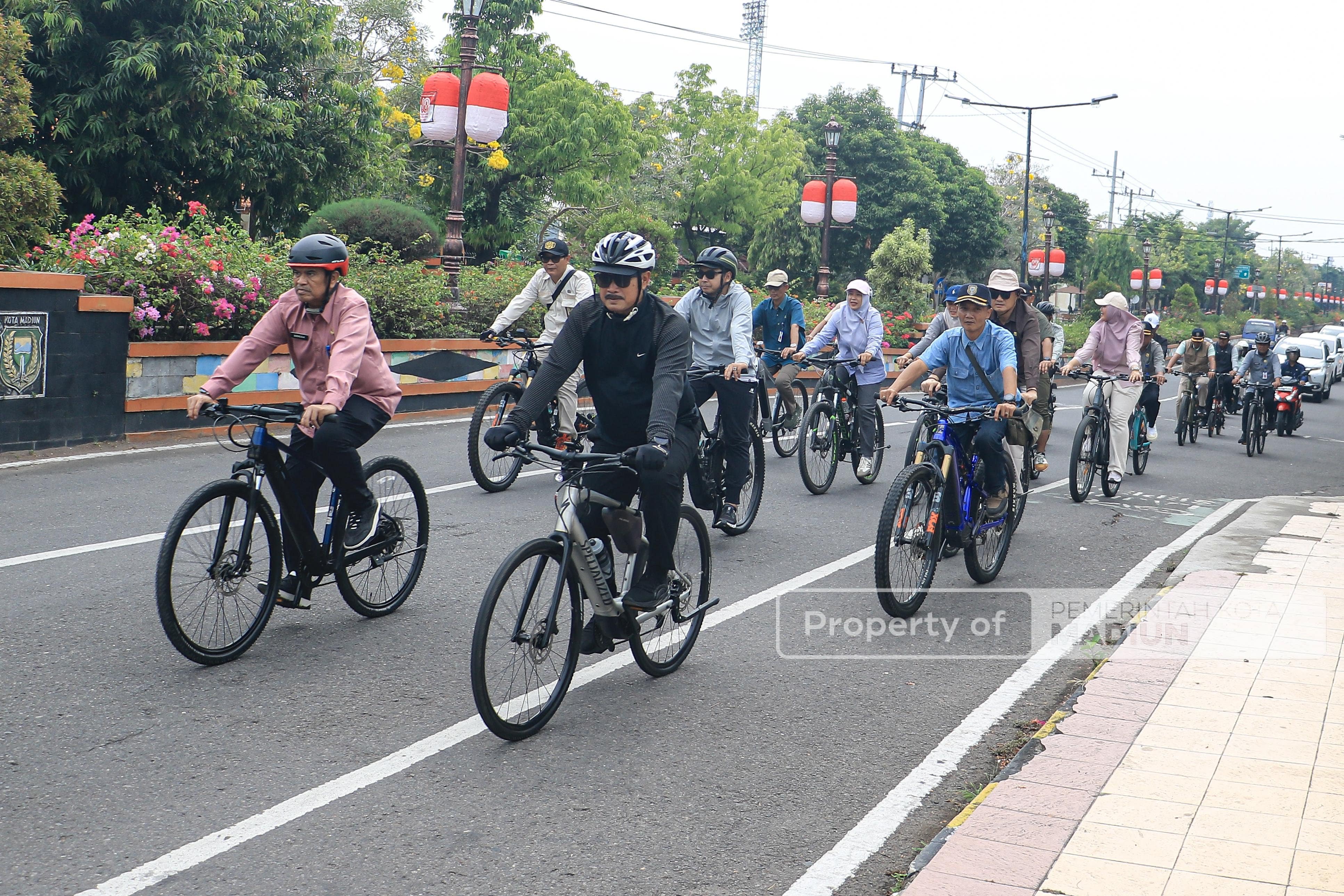 Gowes Pagi, Wali Kota Madiun Juga Resmikan SPPG Lagi