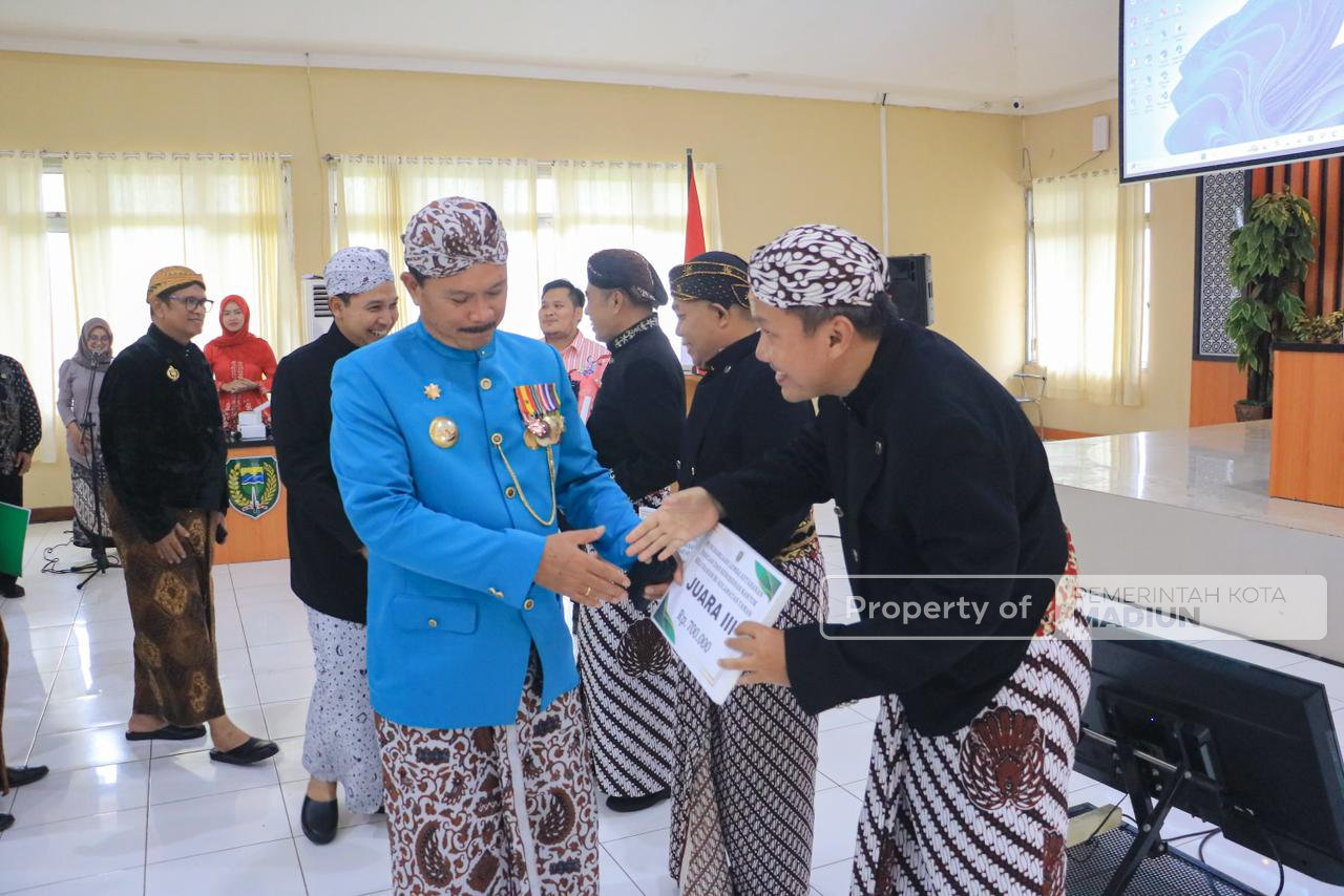 Hadiri Pembinaan Pegawai Kecamatan Taman, Wali Kota Madiun Tekankan Tiga Prioritas dalam Bekerja
