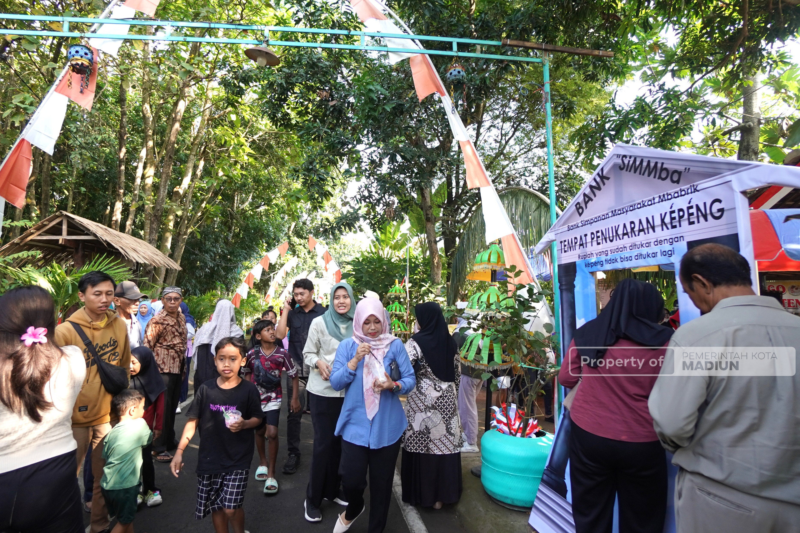 Resmi Dibuka Plt Wali Kota Madiun, Pasar Mbabrik Jadi Ruang Baru Pengembangan UMKM Warga