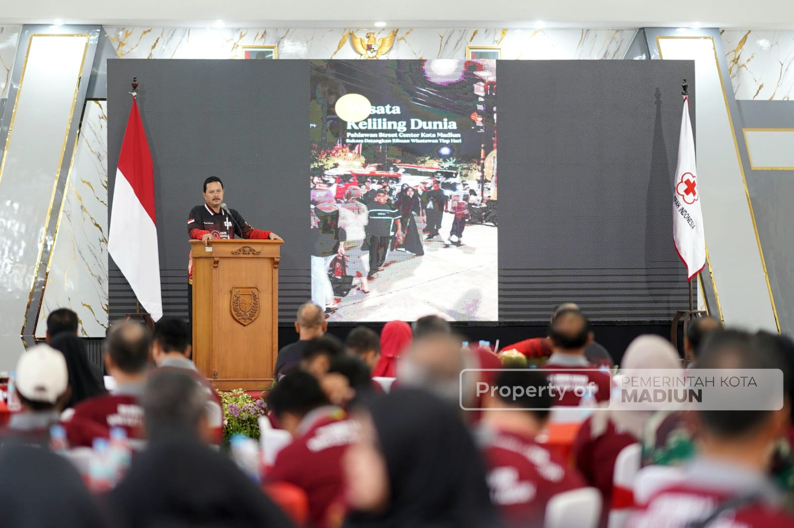 Hadiri HUT ke-80 PMI, Wali Kota Madiun Apresiasi Pendonor Setia dan Bagikan Penghargaan