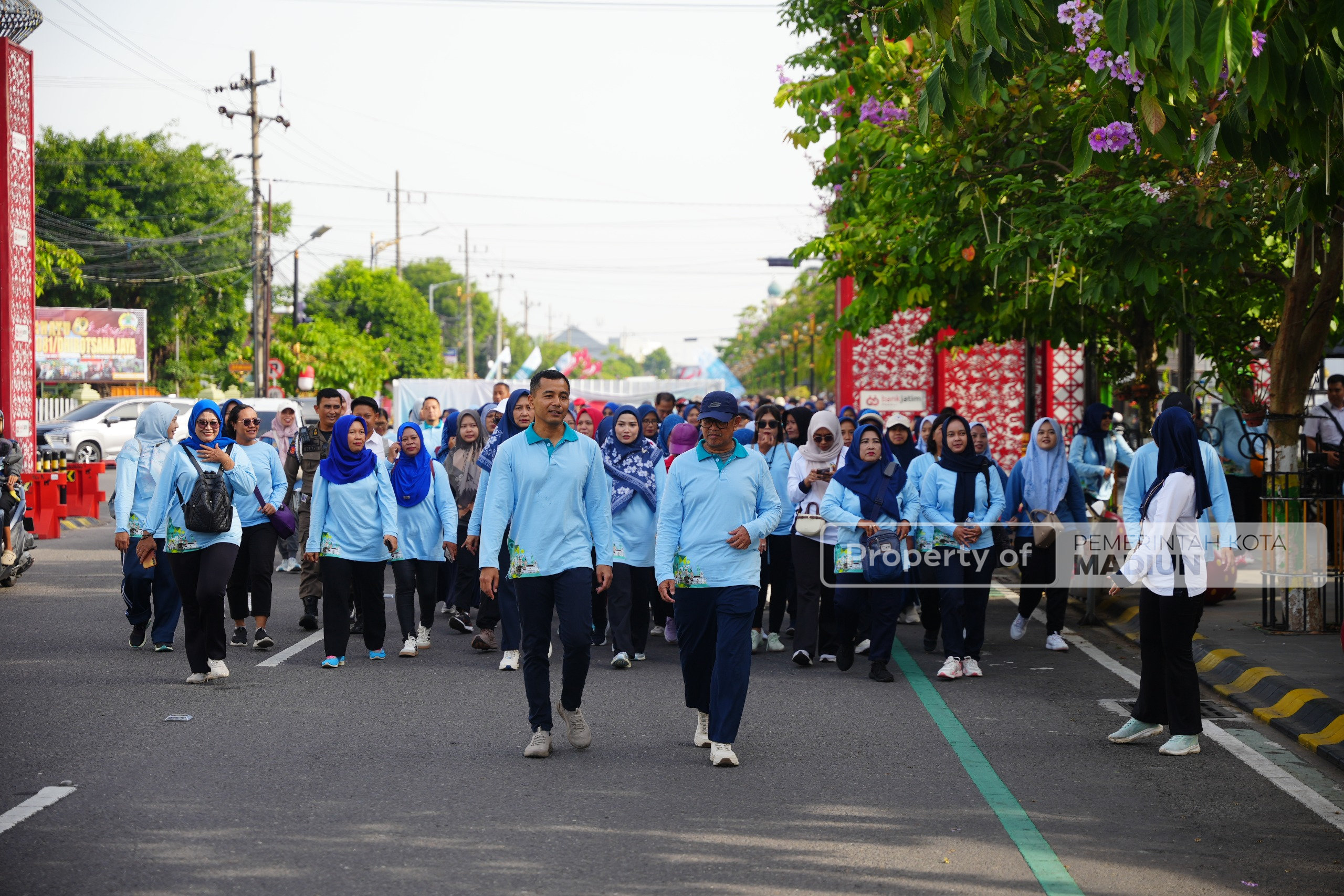 Peringatan HKN ke-61, Sekda Kota Madiun Pimpin Jalan Sehat dan Tekankan Pentingnya Generasi Sehat
