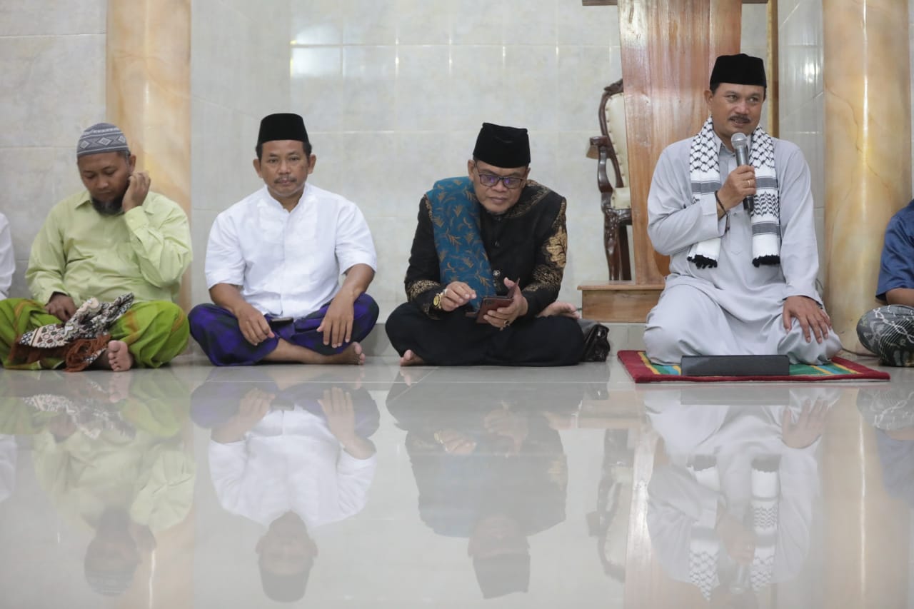 Salat Isya dan Tarawih Safari Ramadan di Masjid Sayyidina ‘Ali Wali Kota Pesan Jaga Kondusifitas Kota Jelang Idul Fitri