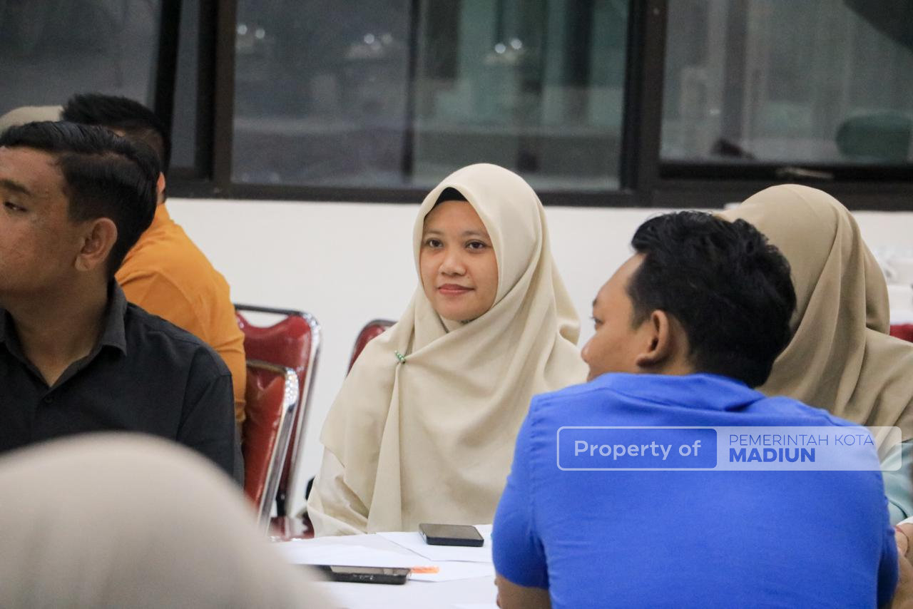 Evaluasi Capaian Kinerja Dispendukcapil, Wali Kota Madiun Tekankan Pentingnya Pelayanan Publik