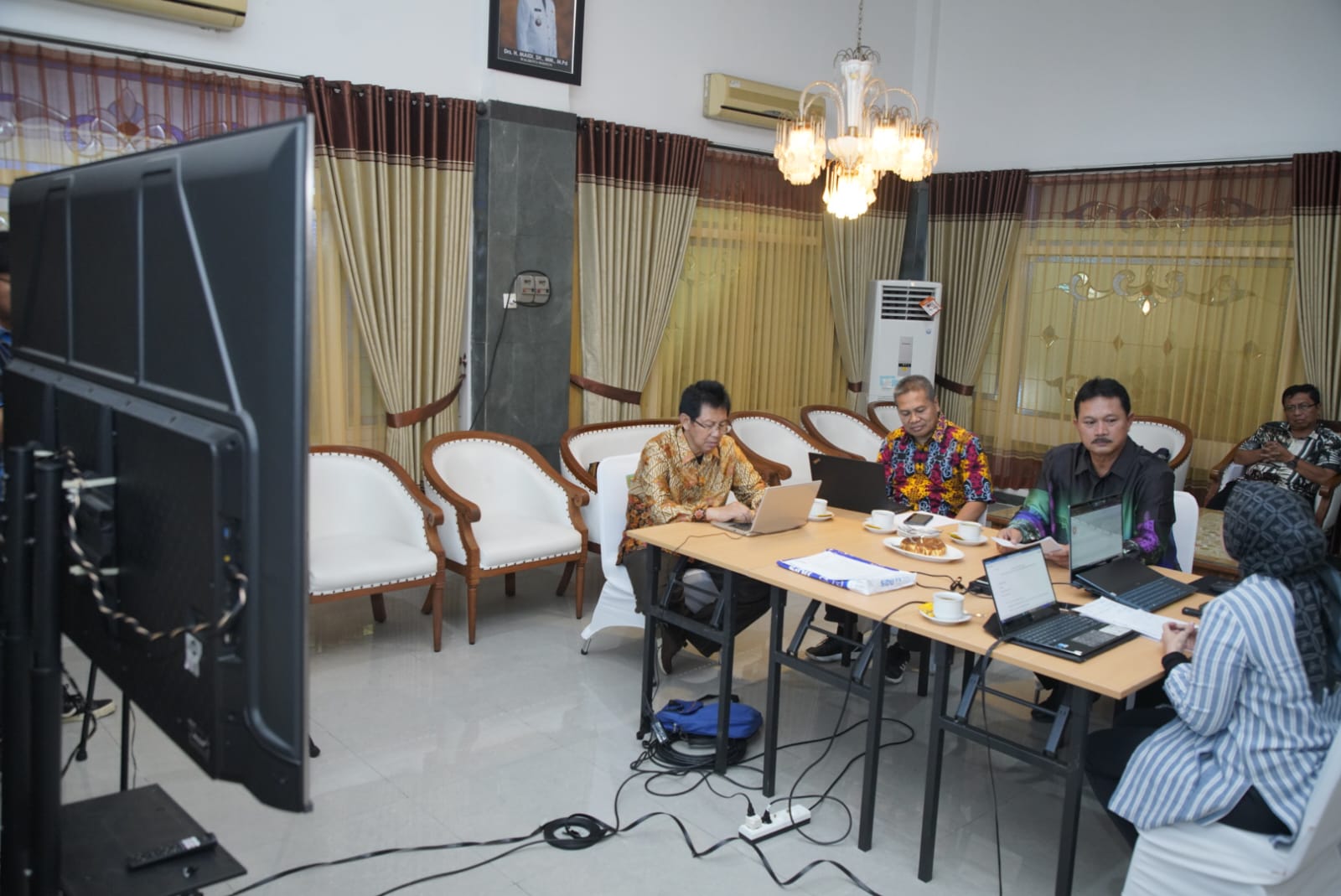 Wawancara Dengan Tim Asesor UT, Wali Kota Paparkan Program Smart City Madiun