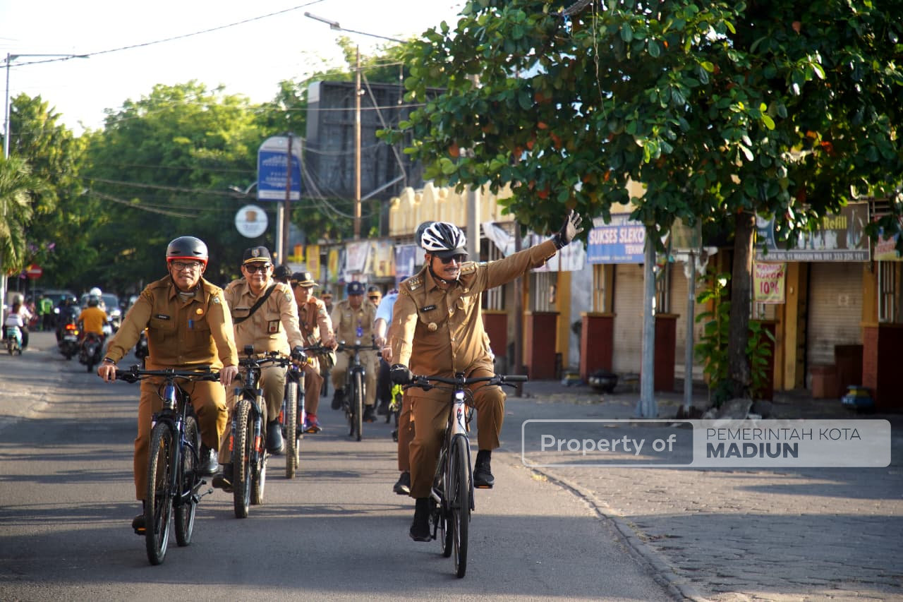 Gowes Bersama OPD, Wali Kota Madiun Resmikan SPPG hingga Sosialisasikan TPS Incinerator