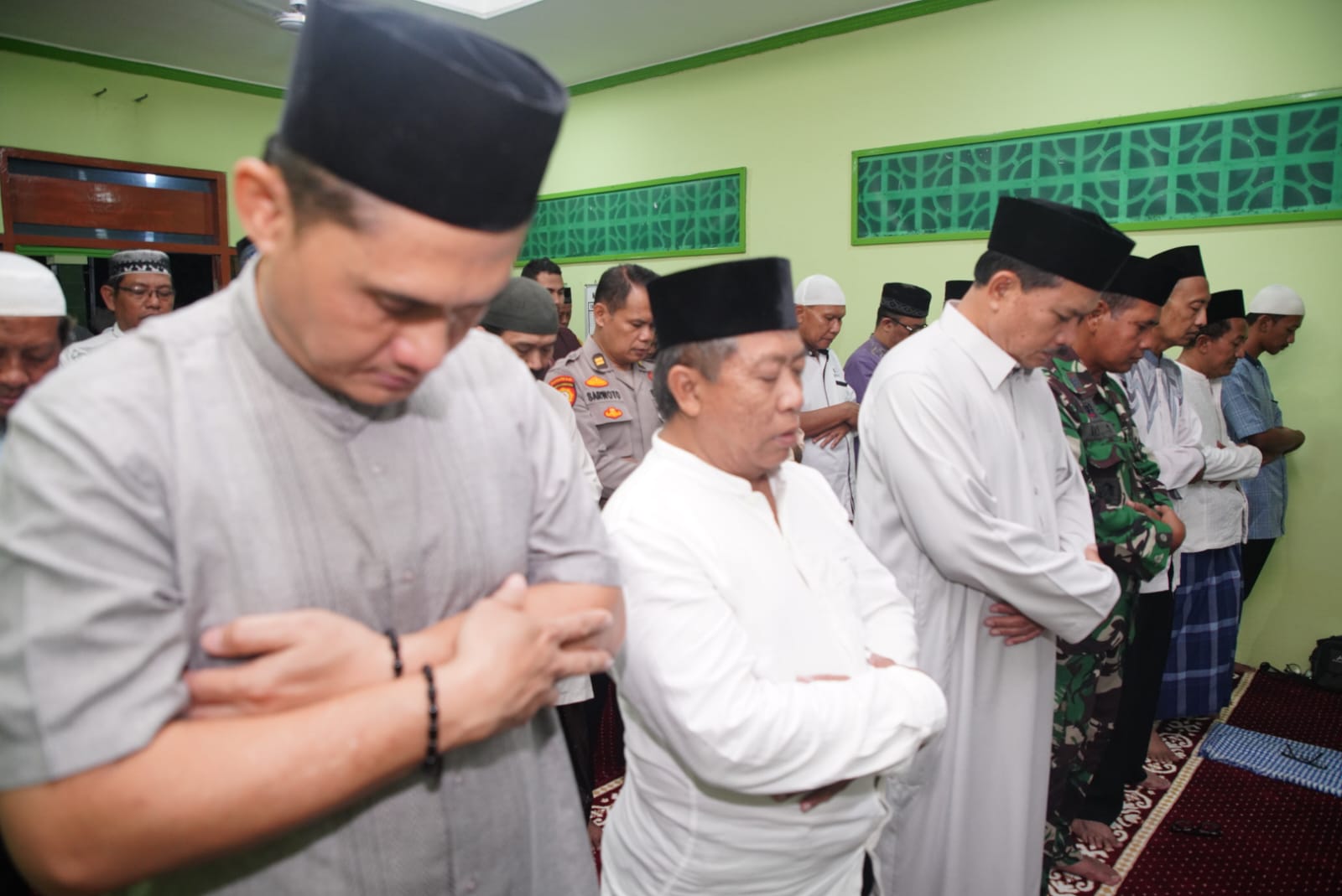 Salat Isya di Masjid Al Falah, Wali Kota Juga Sampaikan Program Pembangunan Kepada Jemaah