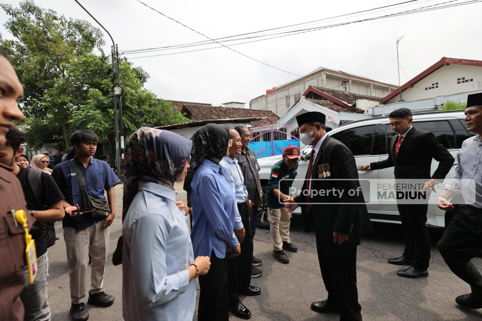 Dongkrak Produktivitas Pertanian, Wali Kota Madiun Serahkan Pupuk Program Bantuan