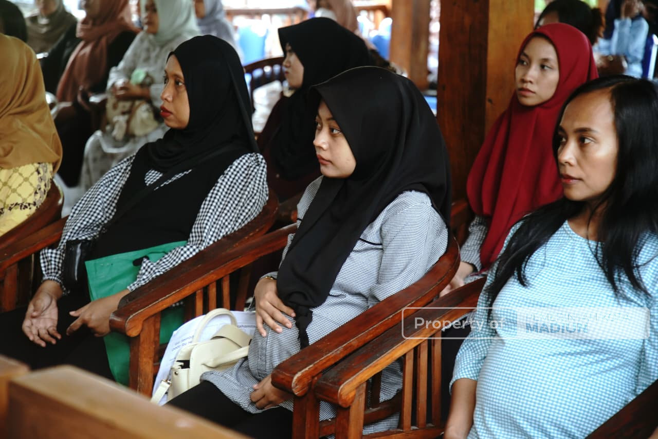Tekan Angka Stunting dalam Peringatan HKN ke-61, Pemkot Madiun Ajak Ibu Hamil Rujakan