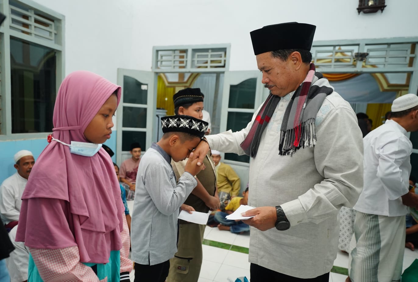Salat Isya di Masjid Miftahul Huda, Wali Kota Ajak Jamaah Bangun Nuansa Religi Jelang Puasa