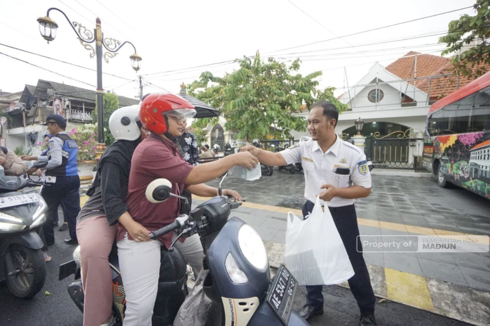 Program Berbagi Takjil Pemkot Madiun, OPD Bagikan Ratusan Paket Selama Ramadan