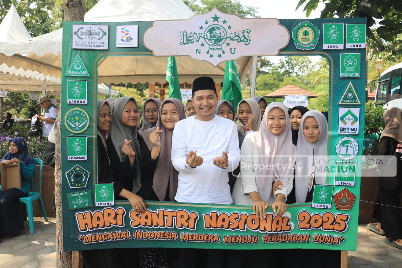 Semangat Bangun Silaturahmi, Wawali Apresiasi Santri dan Warga Lewat Sepeda Santai Hari Santri