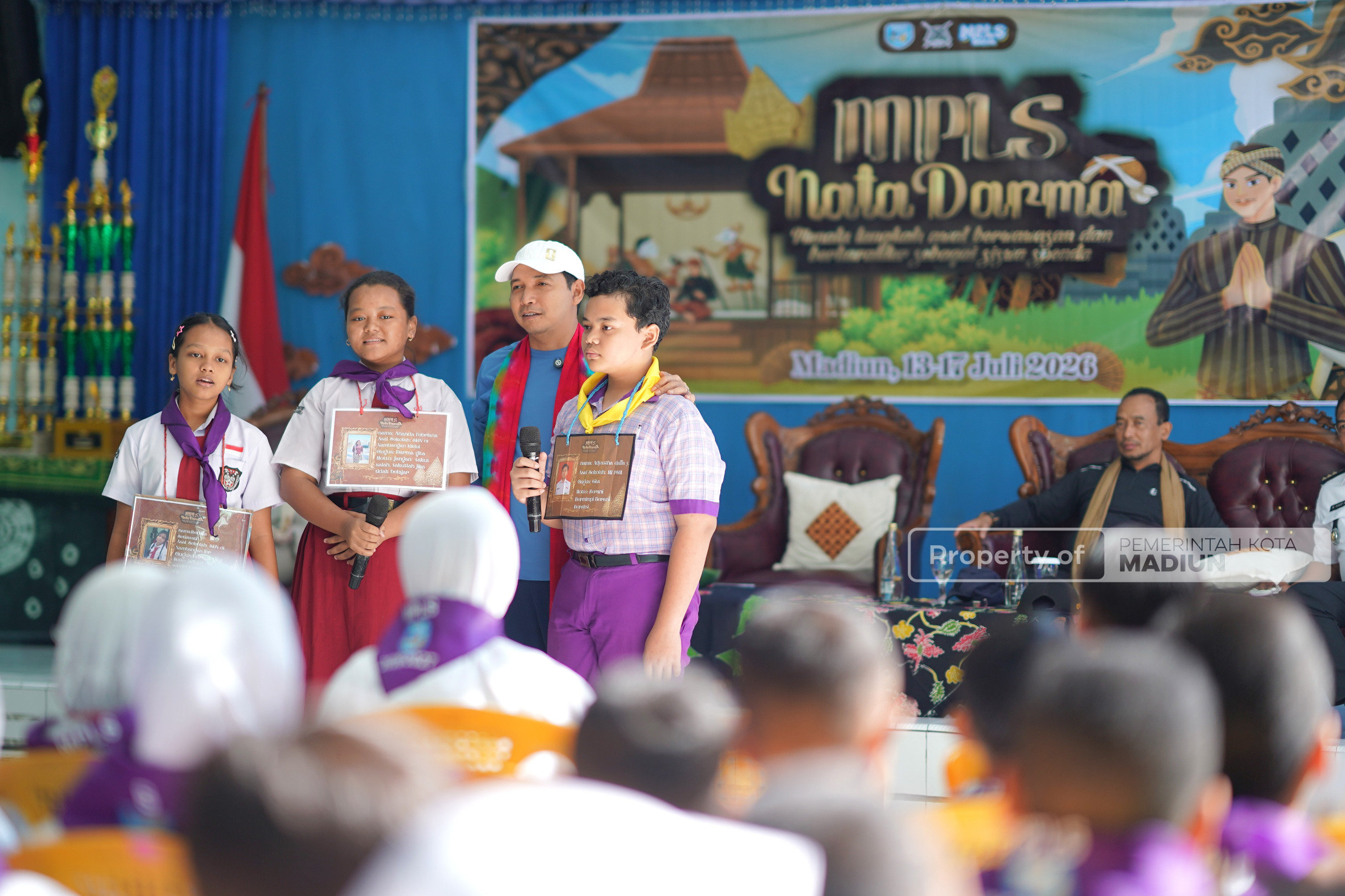Tanamkan Nilai Antikorupsi dan Bijak Berteknologi, Plt Wali Kota Madiun Beri Motivasi Siswa Baru SMPN 2 Saat MPLS
