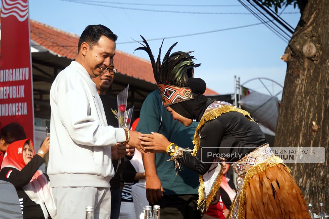 Pawai Budaya Kelurahan Kejuron Semarak, Wali Kota Maidi Tekankan Kekompakan sebagai Kekuatan Kota Pendekar