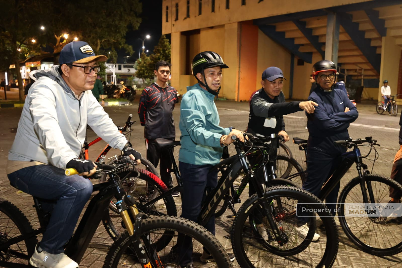 Pantau Kota Sambil Gowes, Plt Wali Kota Madiun Cek Keamanan dan Lalu Lintas Jelang Lebaran
