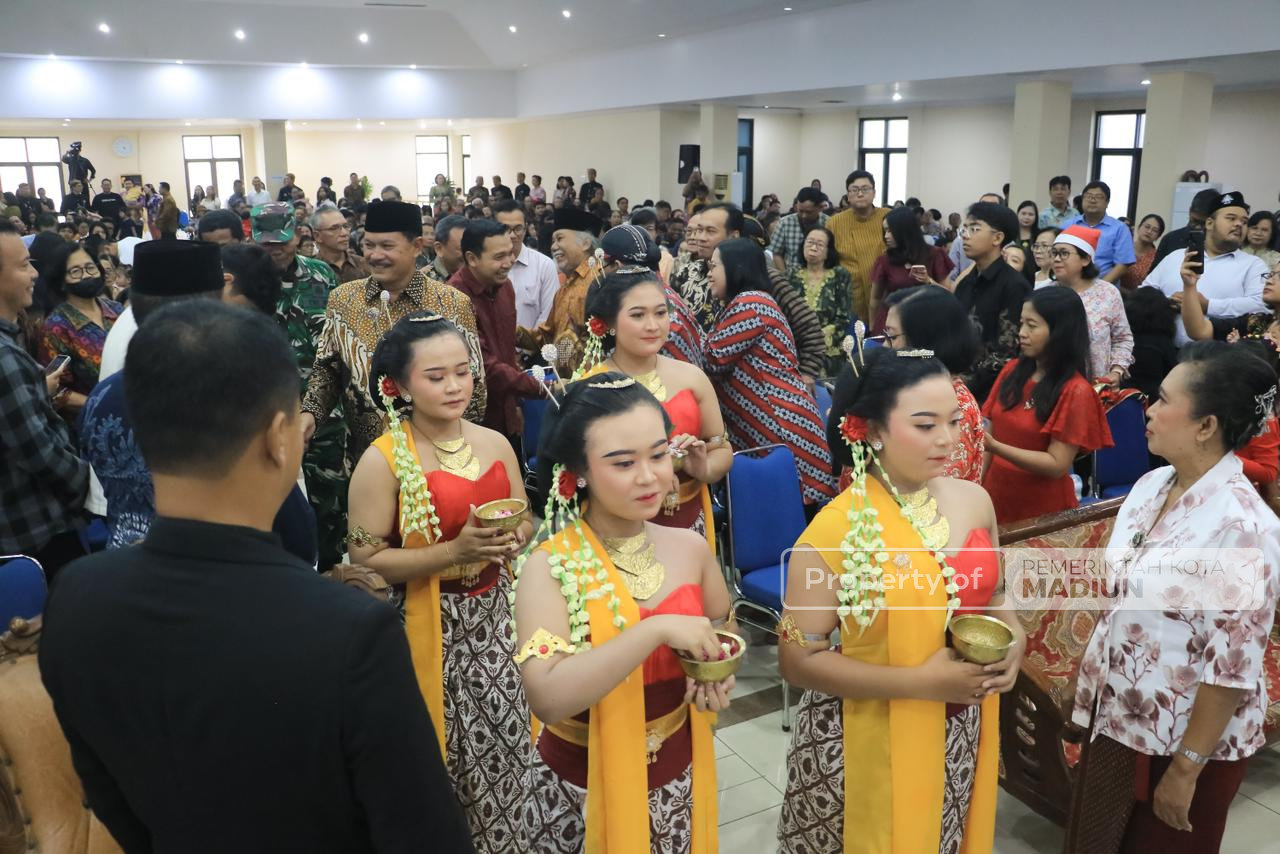 Hadiri Perayaan Natal, Wali Kota: Doa Jemaat GKJW Bawa Kota Madiun Semakin Maju Mendunia
